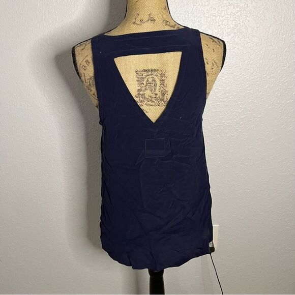NWT Chaser Size M Navy Blue Silk Basics Vent Back Flounce Tank Lightweight Sheer - Picture 9 of 9
